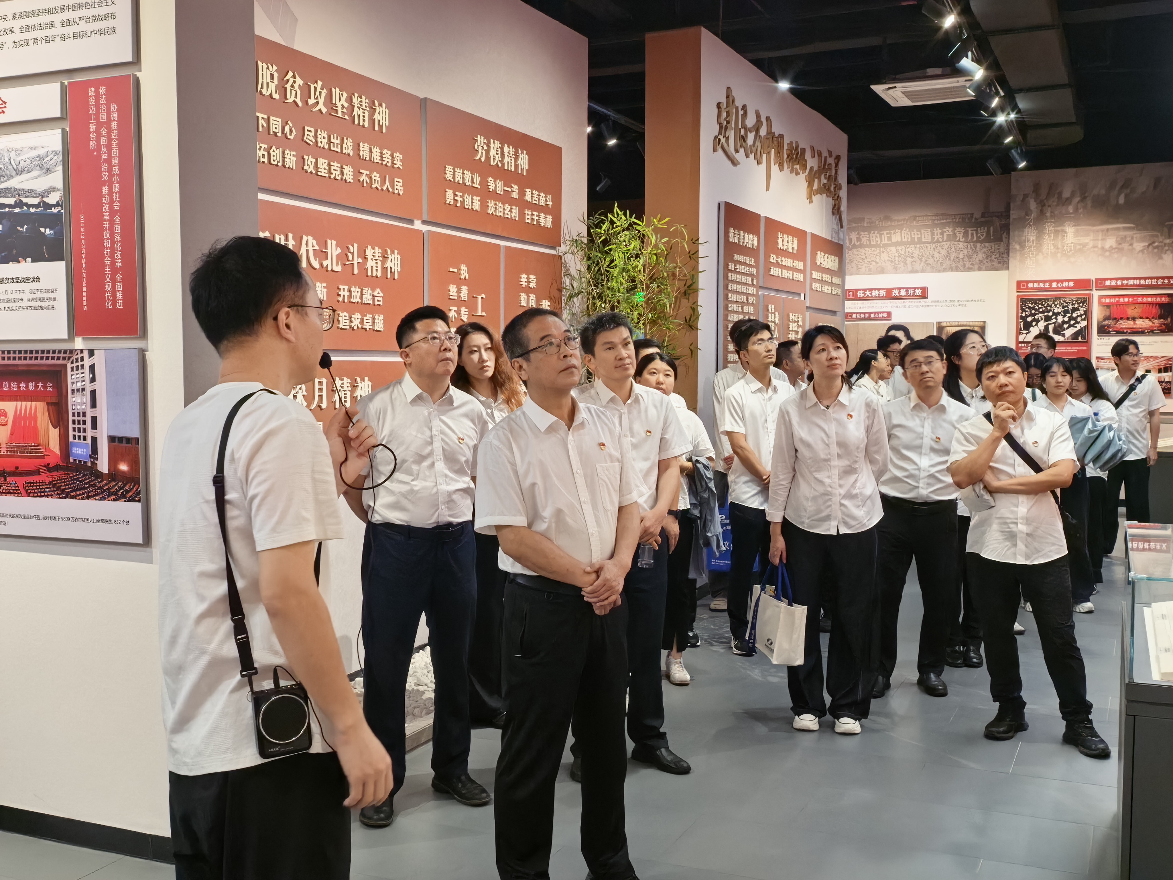 寻访透堡红迹 深耕利民实事——福建省水投勘测设计有限公司党总支开展七一主题党日活动 (2).jpg